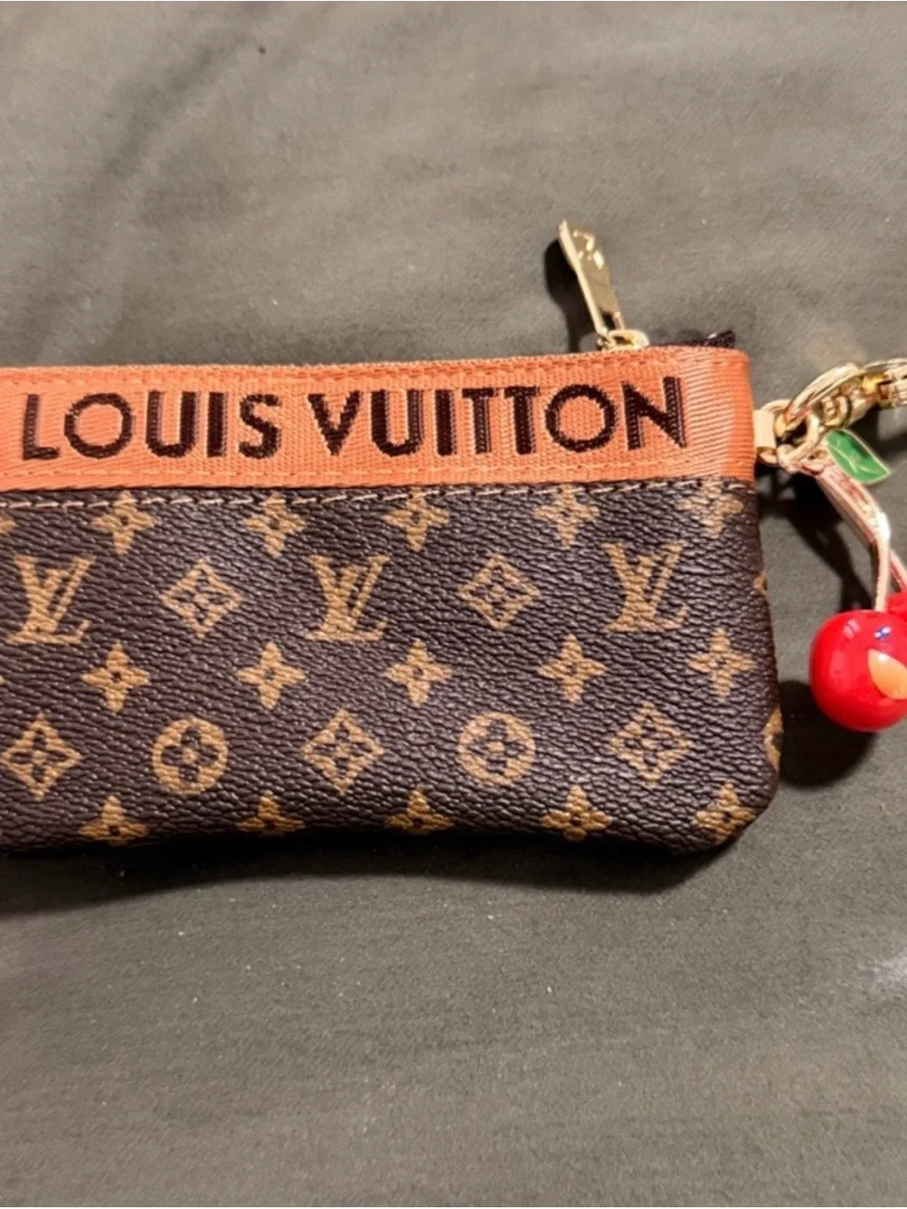 Cutest little change purse I’ve ever seen - Picture 2 of 3